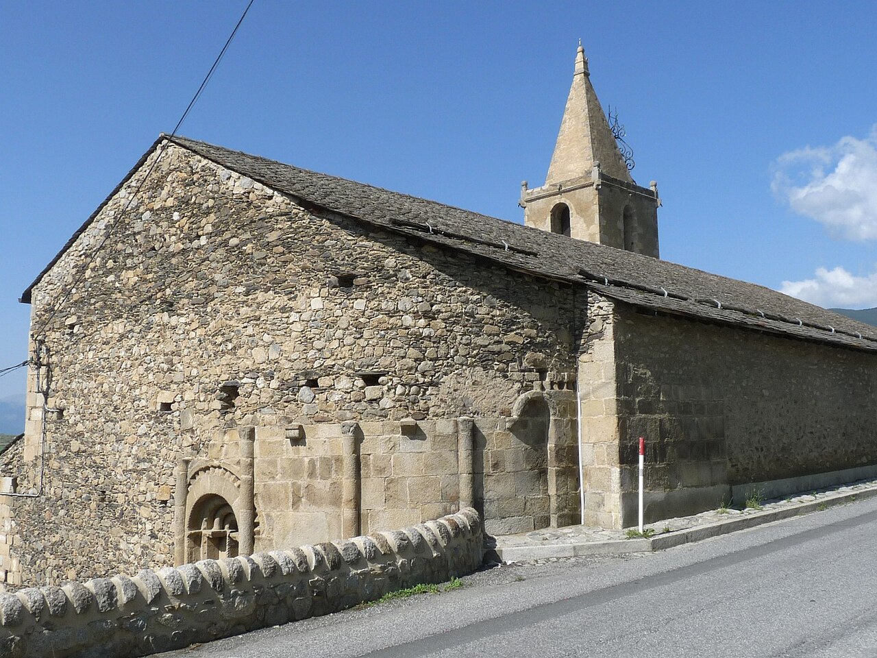 église Saint-Saturnin d'Enveitg