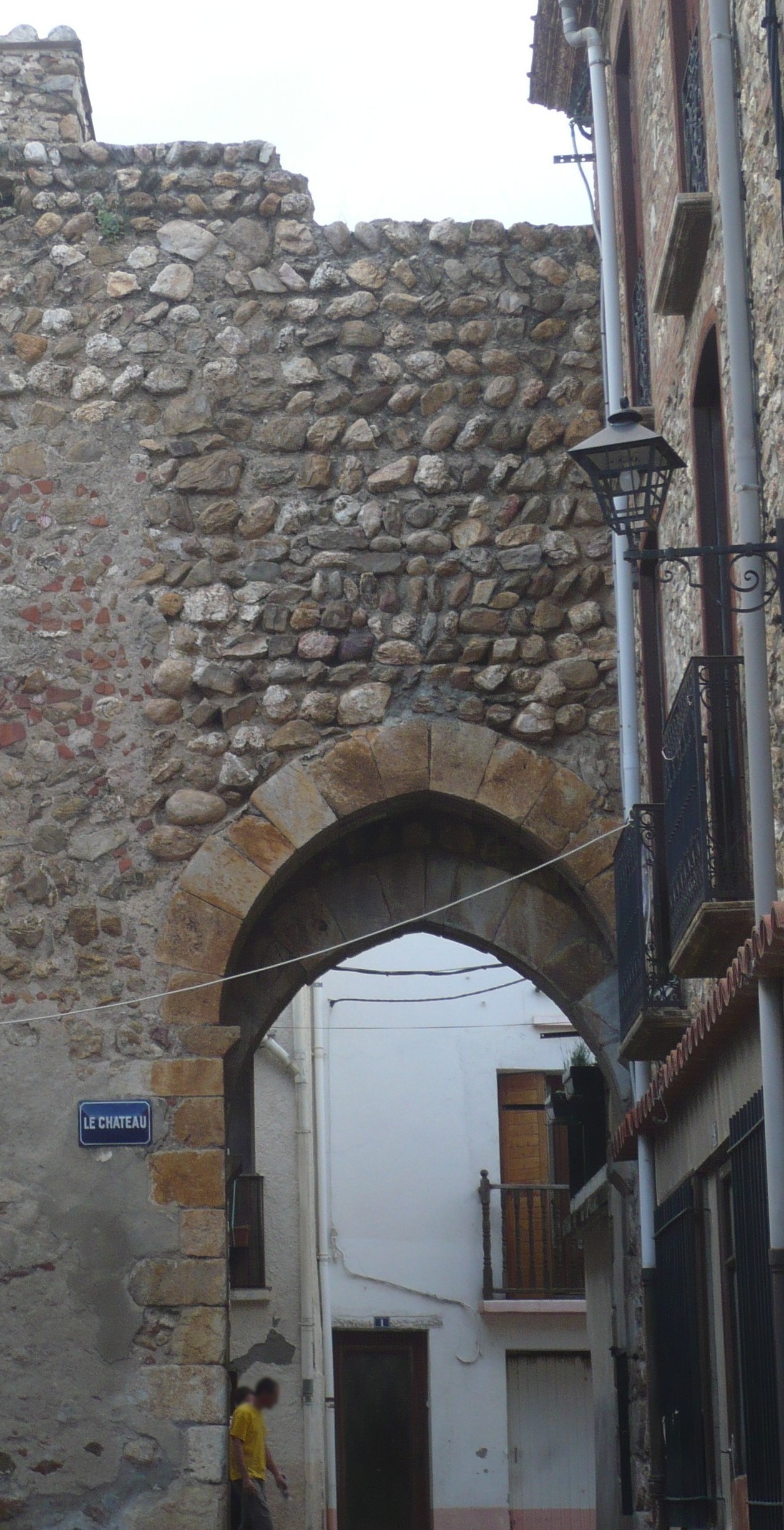 porte fortifiée — Fourques